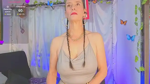 LeanaMaturee online show from June 5, 2026, 1:17 pm