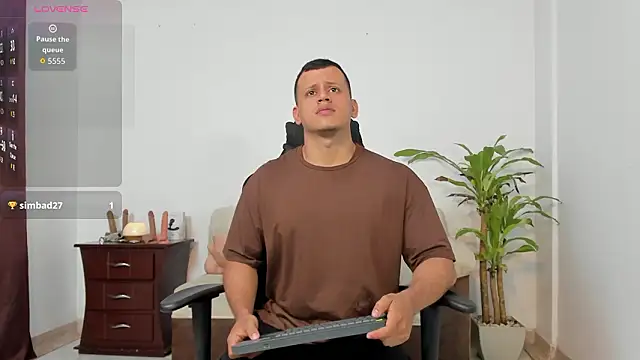 Snapshot of Alex_towerss chatting on February 27, 2026, 8:20 pm Alex towerss online show from February 27, 2026, 8:20 pm