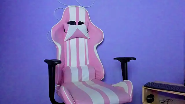 NinaAngel6 online show from June 4, 2026, 3:23 am