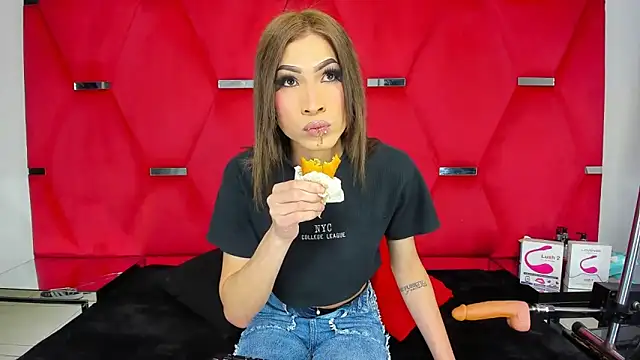 Snapshot of Alicee_Grey chatting on April 7, 2026, 2:28 pm Alicee Grey online show from April 7, 2026, 2:28 pm