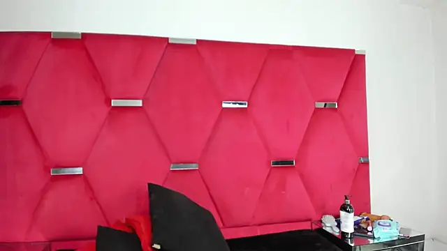 Snapshot of Alicee_Grey chatting on April 14, 2026, 5:41 pm Alicee Grey online show from April 14, 2026, 5:41 pm