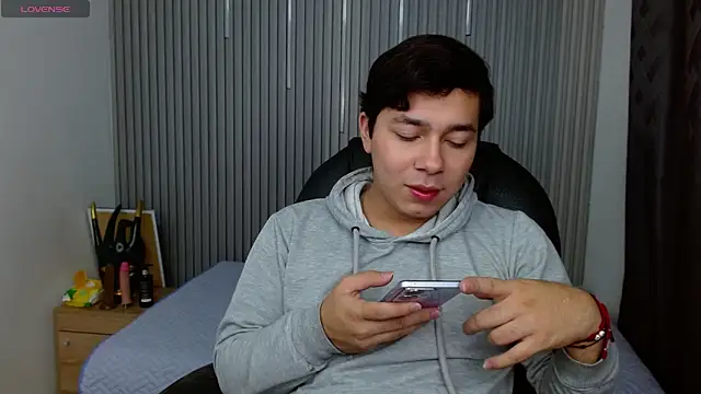 Julian Smith21 online show from May 15, 2026, 12:39 am
