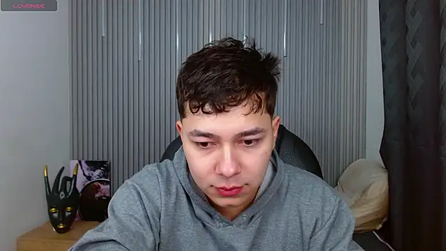 Snapshot of Julian_Smith21 chatting on June 21, 2026, 3:53 am Julian Smith21 online show from June 21, 2026, 3:53 am