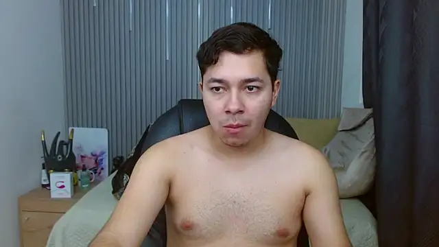 Snapshot of Julian_Smith21 chatting on July 18, 2026, 12:48 am Julian Smith21 online show from July 18, 2026, 12:48 am