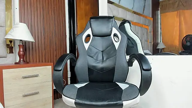 Snapshot of Keitty_Rose chatting on March 2, 2026, 8:26 pm Keitty Rose online show from March 2, 2026, 8:26 pm