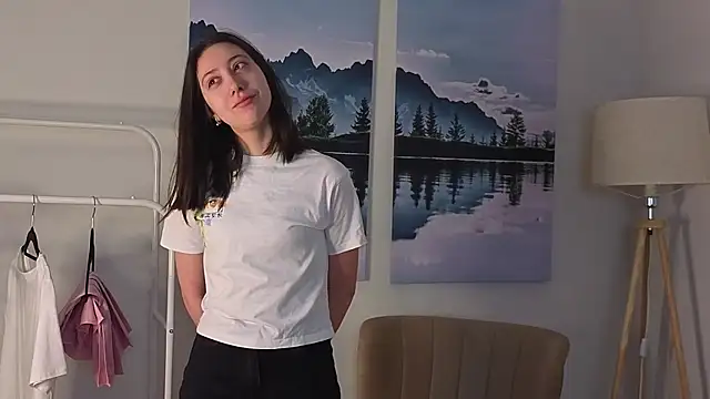 Snapshot of DoraWhitrock chatting on February 27, 2026, 5:07 am DoraWhitrock online show from February 27, 2026, 5:07 am