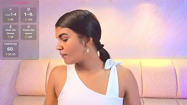 AlaiaMoretti  online show from March 21, 2026, 5:34 am