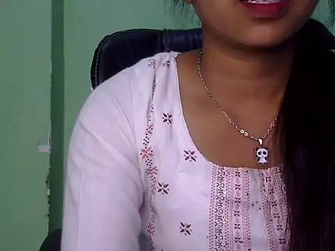 cute momo love online show from March 12, 2026, 5:46 am