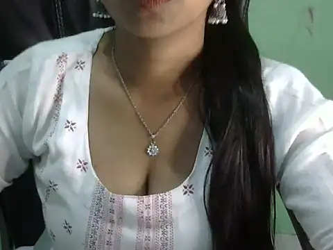 Snapshot of cute_momo_love chatting on May 7, 2026, 5:57 am cute momo love online show from May 7, 2026, 5:57 am