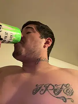 Snapshot of Sweetdickwill chatting on February 25, 2026, 3:05 am Sweetdickwill online show from February 25, 2026, 3:05 am