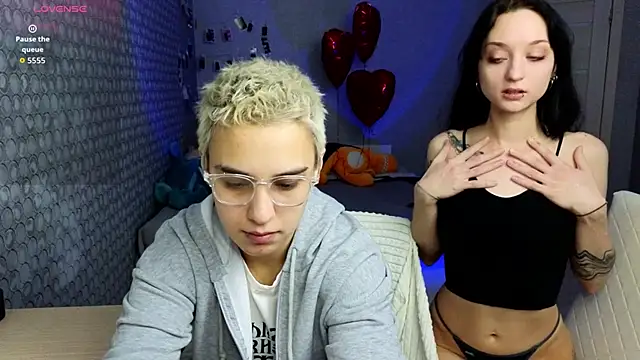 LuxuryLoverss online show from March 7, 2026, 11:07 am