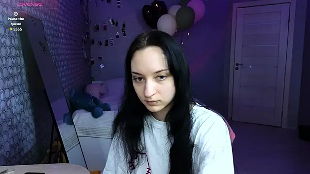 LuxuryLoverss online show from March 28, 2026, 11:21 am