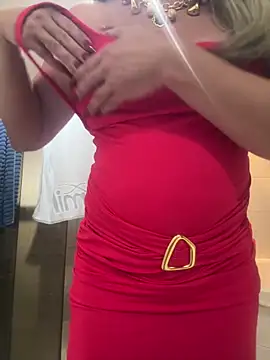 Nanda loiragostosa online show from April 6, 2026, 12:52 am