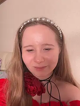 cutefoxieee online show from May 16, 2026, 7:45 pm