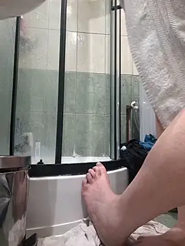 milffa online show from April 15, 2026, 9:04 pm