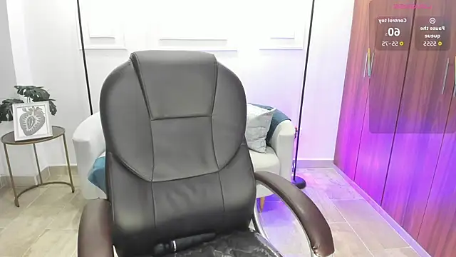Samantha-evanss online show from May 28, 2026, 4:32 am