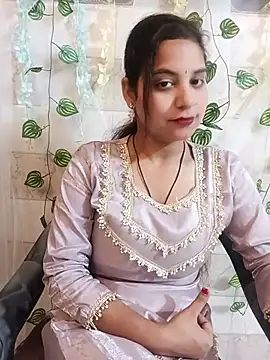 lovely-girl99 online show from April 4, 2026, 4:11 am