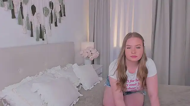 Arya Thomas online show from April 22, 2026, 10:00 pm