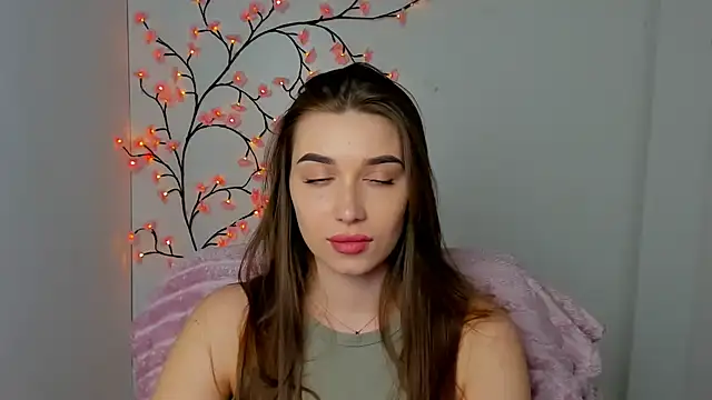 NikaMystic online show from April 16, 2026, 11:22 am