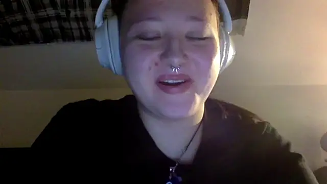 Snapshot of AriaWet chatting on February 24, 2026, 5:33 pm AriaWet online show from February 24, 2026, 5:33 pm