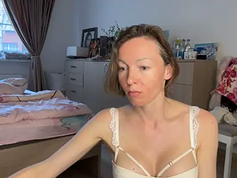 angelicfenix online show from April 5, 2026, 12:46 pm