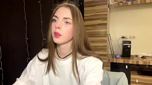 PollyDream online show from February 25, 2026, 4:16 pm