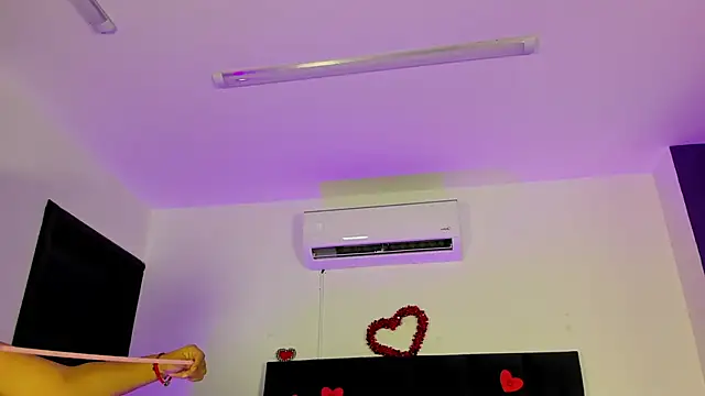 scarlet  ray  online show from March 3, 2026, 10:10 am