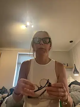 Snapshot of Amelie_BlondeXX chatting on July 16, 2026, 12:33 pm Amelie BlondeXX online show from July 16, 2026, 12:33 pm