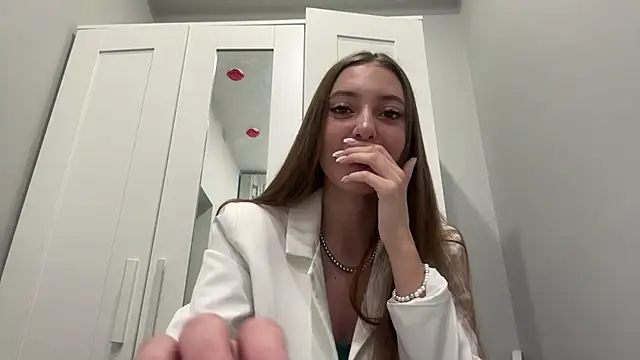 selena favn online show from March 20, 2026, 3:44 am