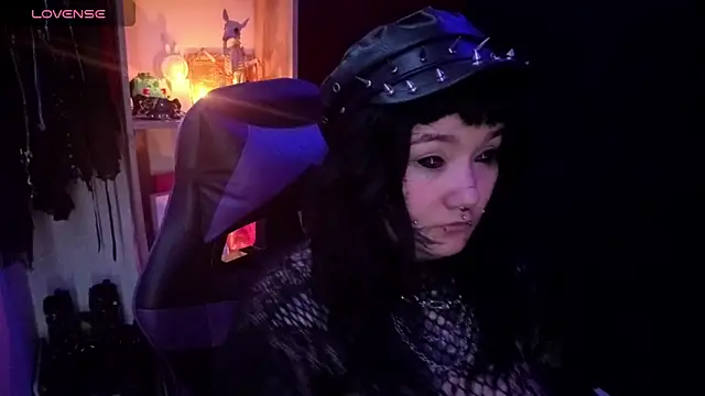 aradia 66 online show from May 18, 2026, 3:35 am