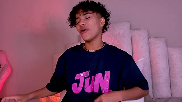 BeckaBlue online show from April 18, 2026, 1:04 pm