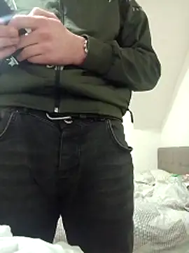 Snapshot of K1ngOfShow chatting on February 24, 2026, 7:01 pm K1ngOfShow online show from February 24, 2026, 7:01 pm