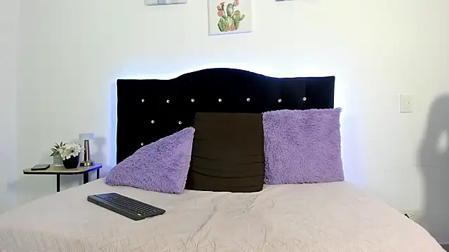 Snapshot of Eros_Lux chatting on March 8, 2026, 10:46 pm Eros Lux online show from March 8, 2026, 10:46 pm