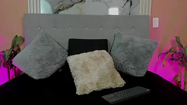 Snapshot of Eros_Lux chatting on April 9, 2026, 12:10 pm Eros Lux online show from April 9, 2026, 12:10 pm