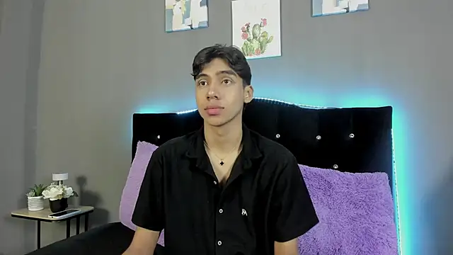 Snapshot of Eros_Lux chatting on April 10, 2026, 12:10 pm Eros Lux online show from April 10, 2026, 12:10 pm