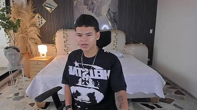 Snapshot of DylanRoyce_ chatting on March 6, 2026, 12:12 pm DylanRoyce online show from March 6, 2026, 12:12 pm