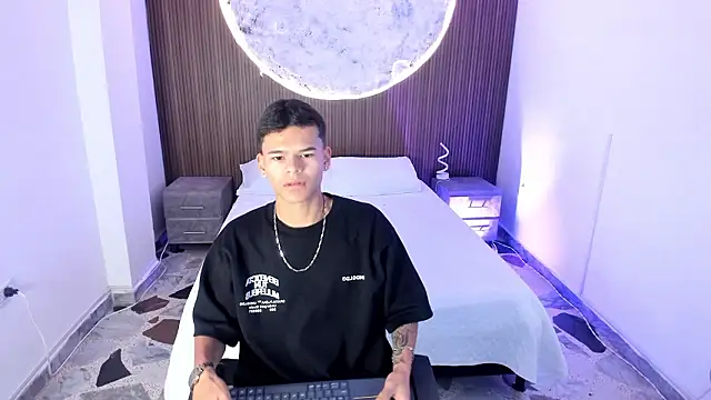 Snapshot of DylanRoyce_ chatting on March 8, 2026, 12:42 pm DylanRoyce online show from March 8, 2026, 12:42 pm