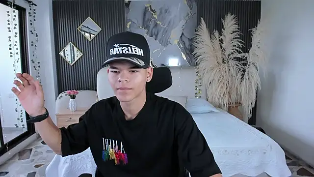 Snapshot of DylanRoyce_ chatting on March 10, 2026, 12:21 pm DylanRoyce online show from March 10, 2026, 12:21 pm