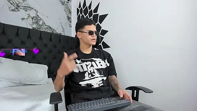 Snapshot of DylanRoyce_ chatting on March 16, 2026, 11:47 am DylanRoyce online show from March 16, 2026, 11:47 am