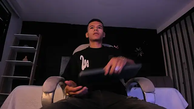 Snapshot of DylanRoyce_ chatting on April 14, 2026, 12:22 pm DylanRoyce online show from April 14, 2026, 12:22 pm