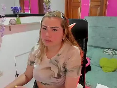 Snapshot of Julieta_star_ chatting on April 1, 2026, 7:11 pm Julieta star online show from April 1, 2026, 7:11 pm