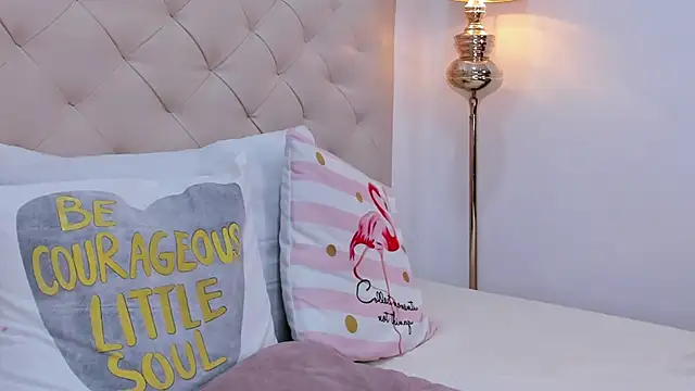 nina joyce online show from March 3, 2026, 7:42 pm