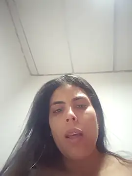 Snapshot of Perla_bella chatting on March 3, 2026, 11:27 am Perla bella online show from March 3, 2026, 11:27 am