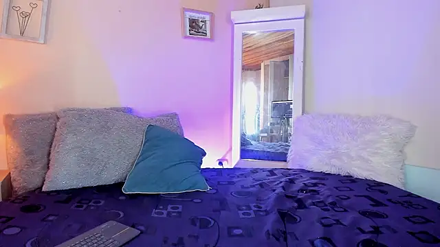 Exotic girl28 online show from March 10, 2026, 2:44 pm