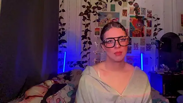 moonvampiq online show from February 27, 2026, 8:09 pm