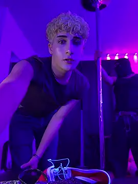 JULIANRAY online show from February 24, 2026, 2:53 am