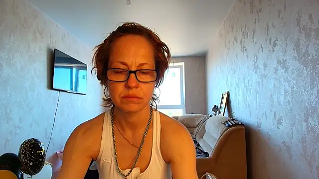 LioraWeiss online show from May 18, 2026, 7:36 am