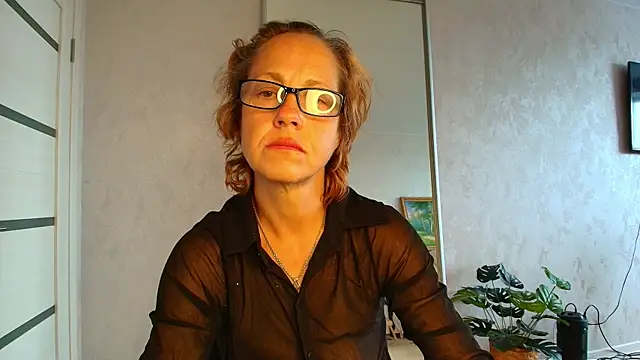 Snapshot of LioraWeiss chatting on July 14, 2026, 12:22 pm LioraWeiss online show from July 14, 2026, 12:22 pm