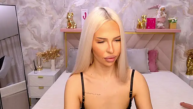 EvaXElfi online show from April 13, 2026, 12:38 am