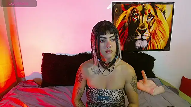 Divinejewel69 online show from May 12, 2026, 2:14 pm